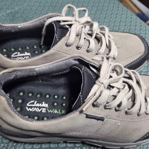 Women's Casual Lace-Up Shoes - Black and Tan - Picture 4 of 4